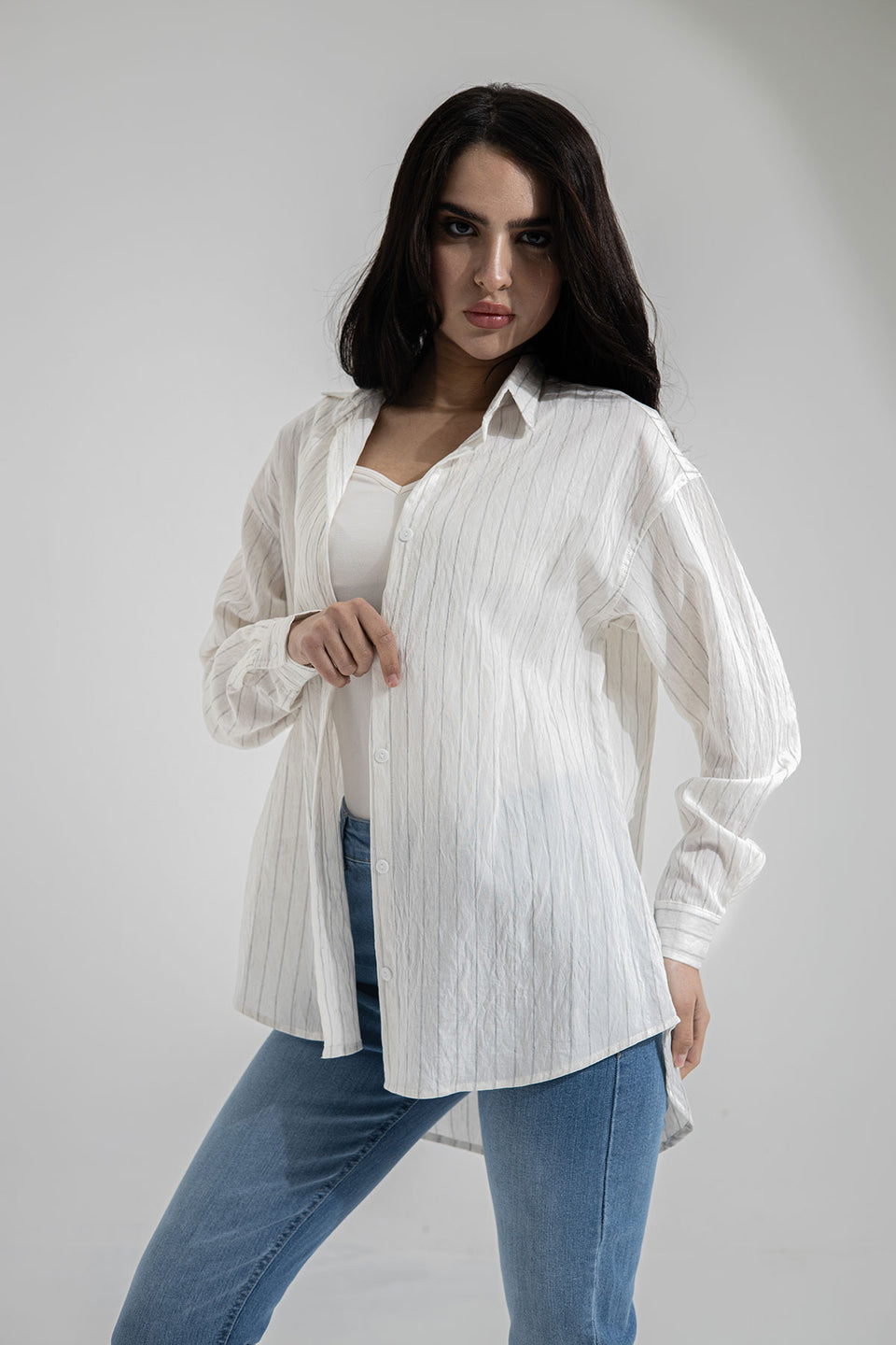 قميص كتان مخطط أبيض