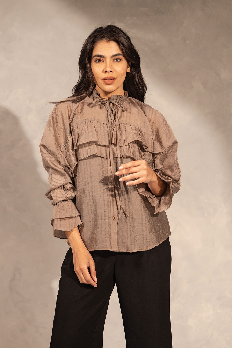 بلوزة بكشكشة القهوة