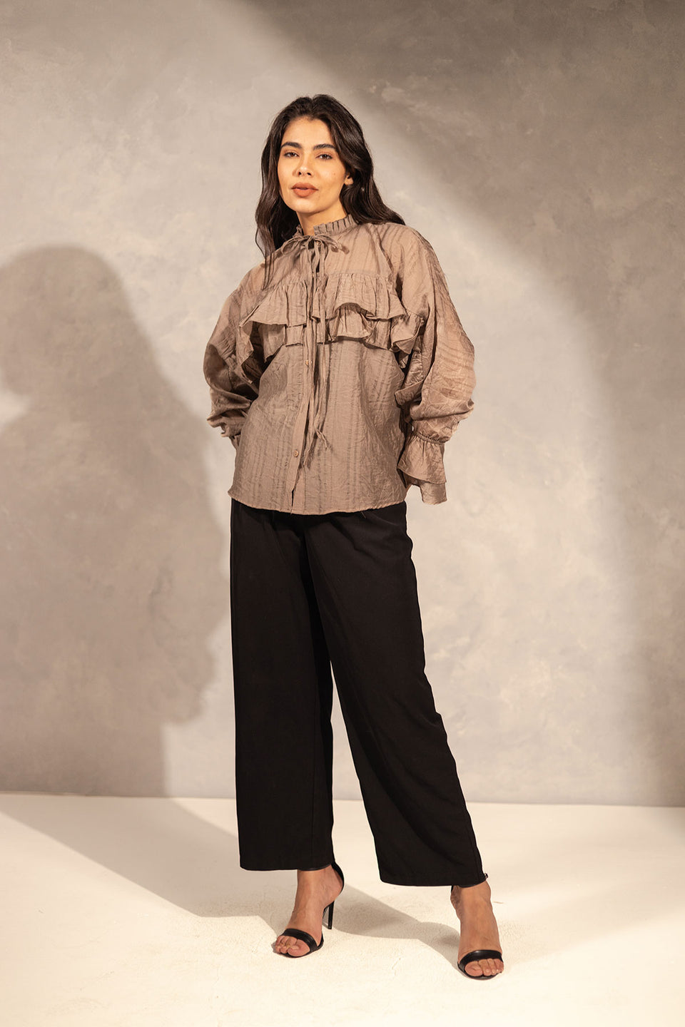 بلوزة بكشكشة القهوة