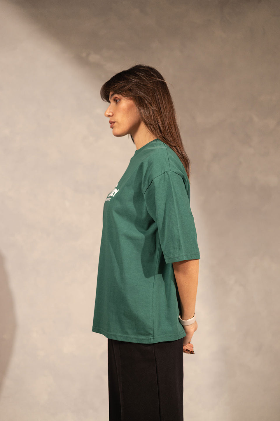 تي شيرت أخضر كبير الحجم مطبوع