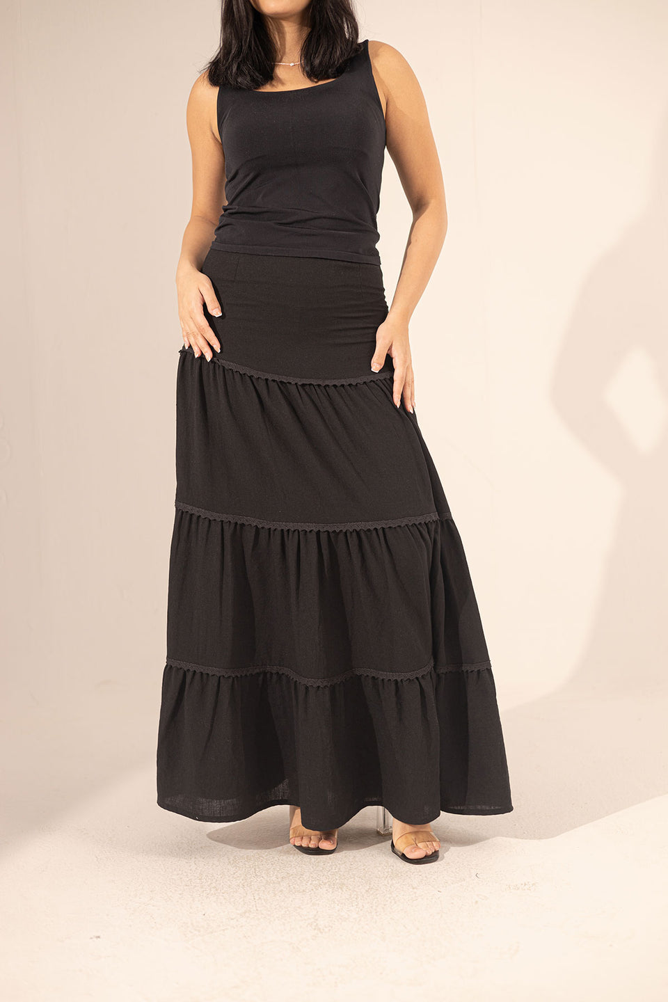 سكيرت صيفية مريحة باللون الأسود