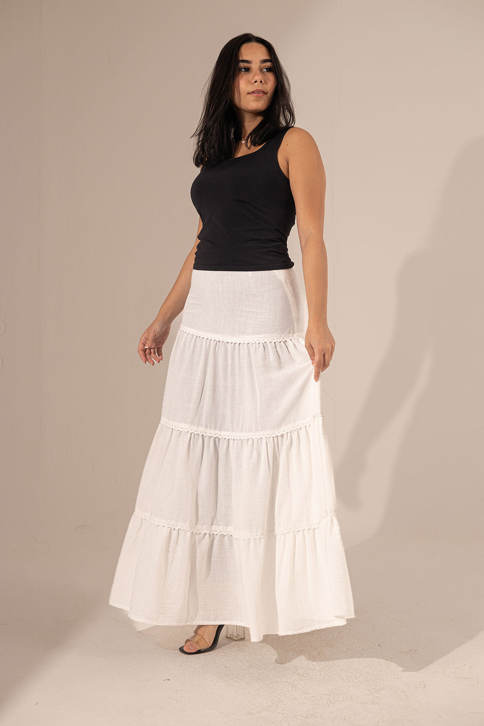 سكيرت صيفية مريحة باللون الأبيض