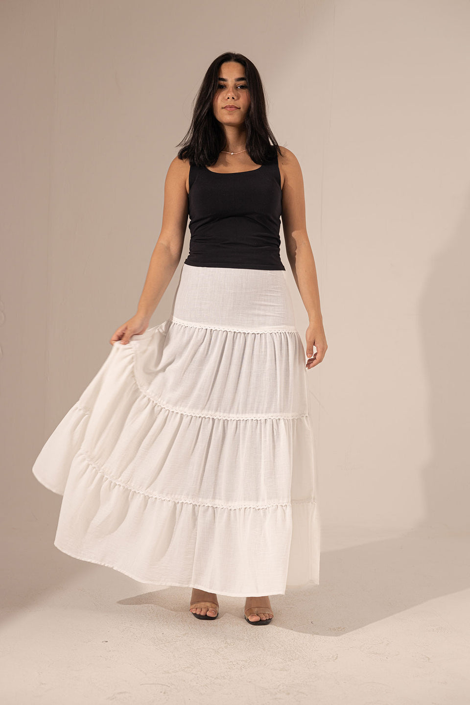 سكيرت صيفية مريحة باللون الأبيض