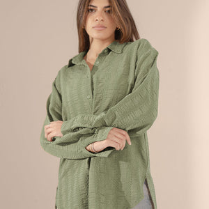 قميص مريح بنقشة زيتونية