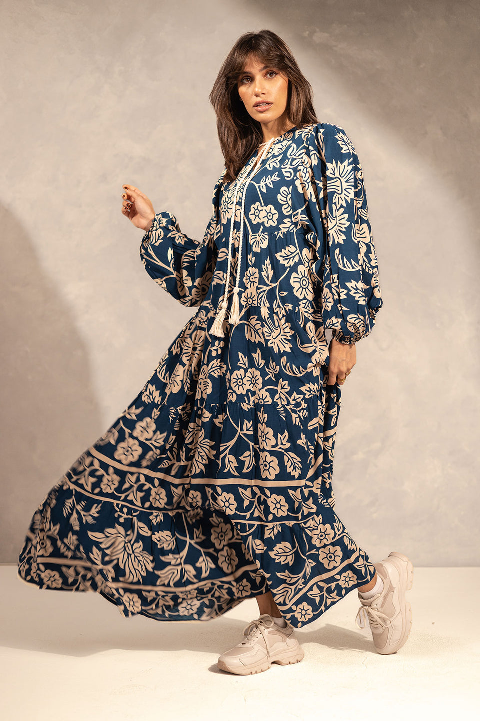 فستان أزرق منقوش