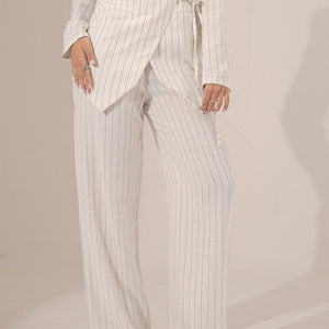 بنطلون كتان أبيض مخطط