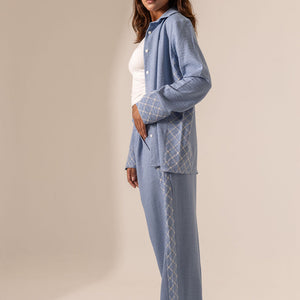 طقم جينز أزرق فاتح بتطريز ناعم