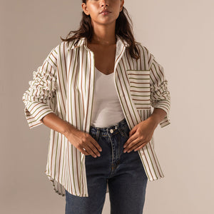 قميص بأكمام طويلة وشرائط ملونة