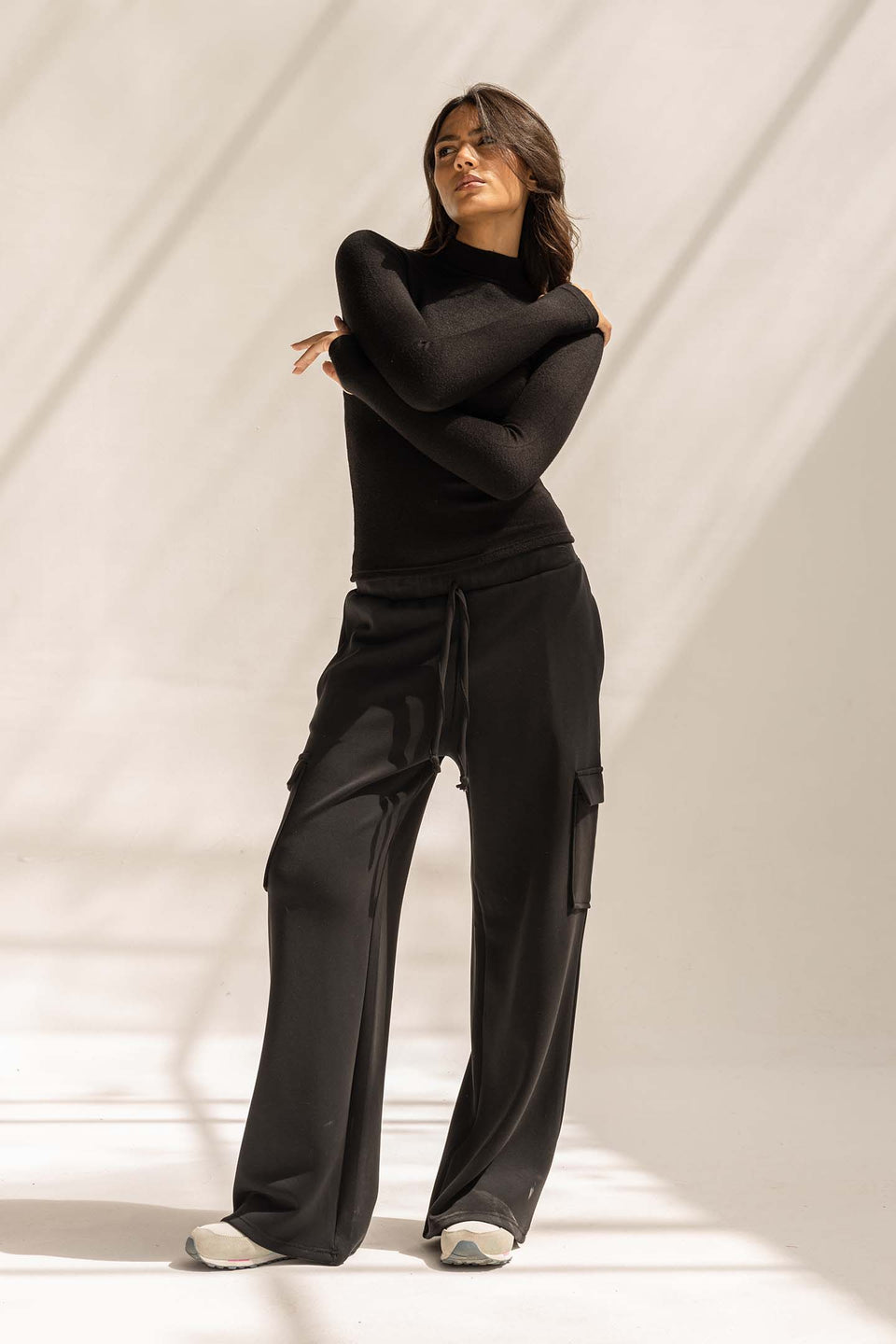 Black Wool Hand-Cover Sleeves High Neck Top