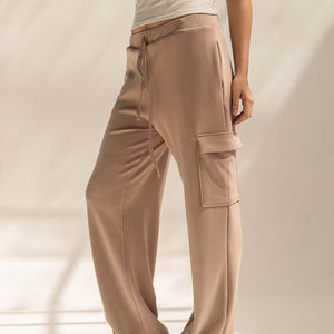 بنطلون كارغو مودال زيتوني واسع – راحة انسيابية بتصميم عملي أنيق