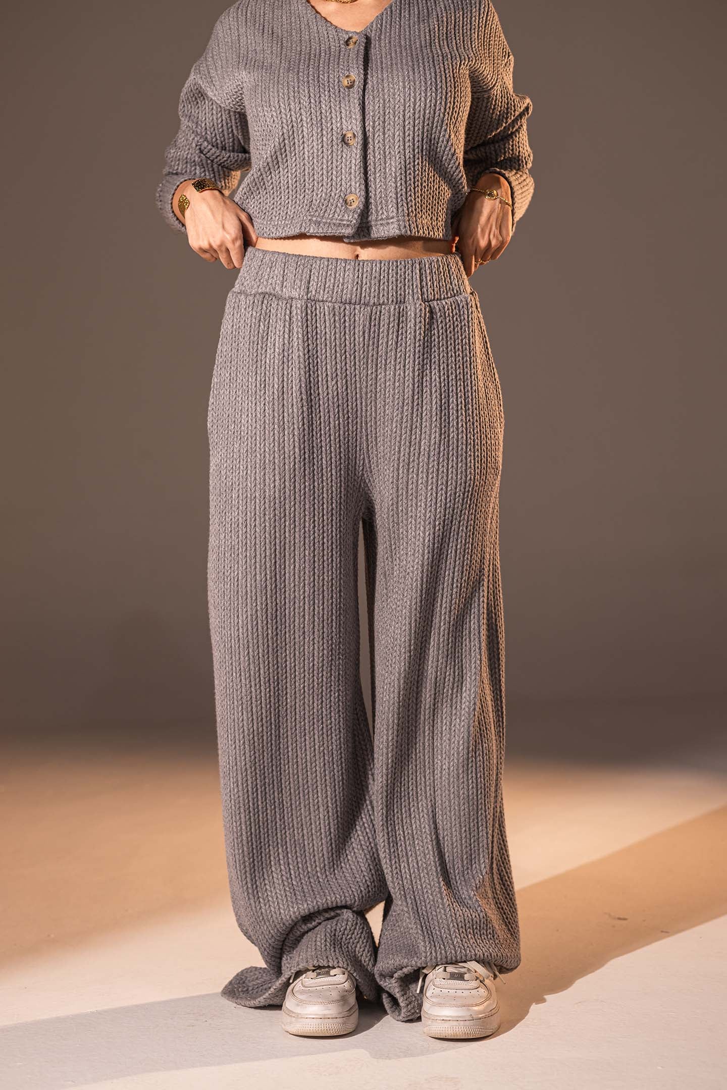 بنطال محبوك بلون الرمادي للاسترخاء