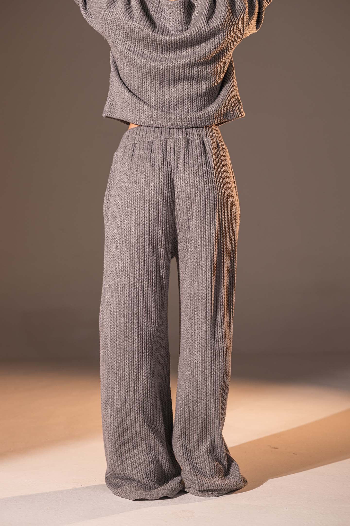 بنطال محبوك بلون الرمادي للاسترخاء