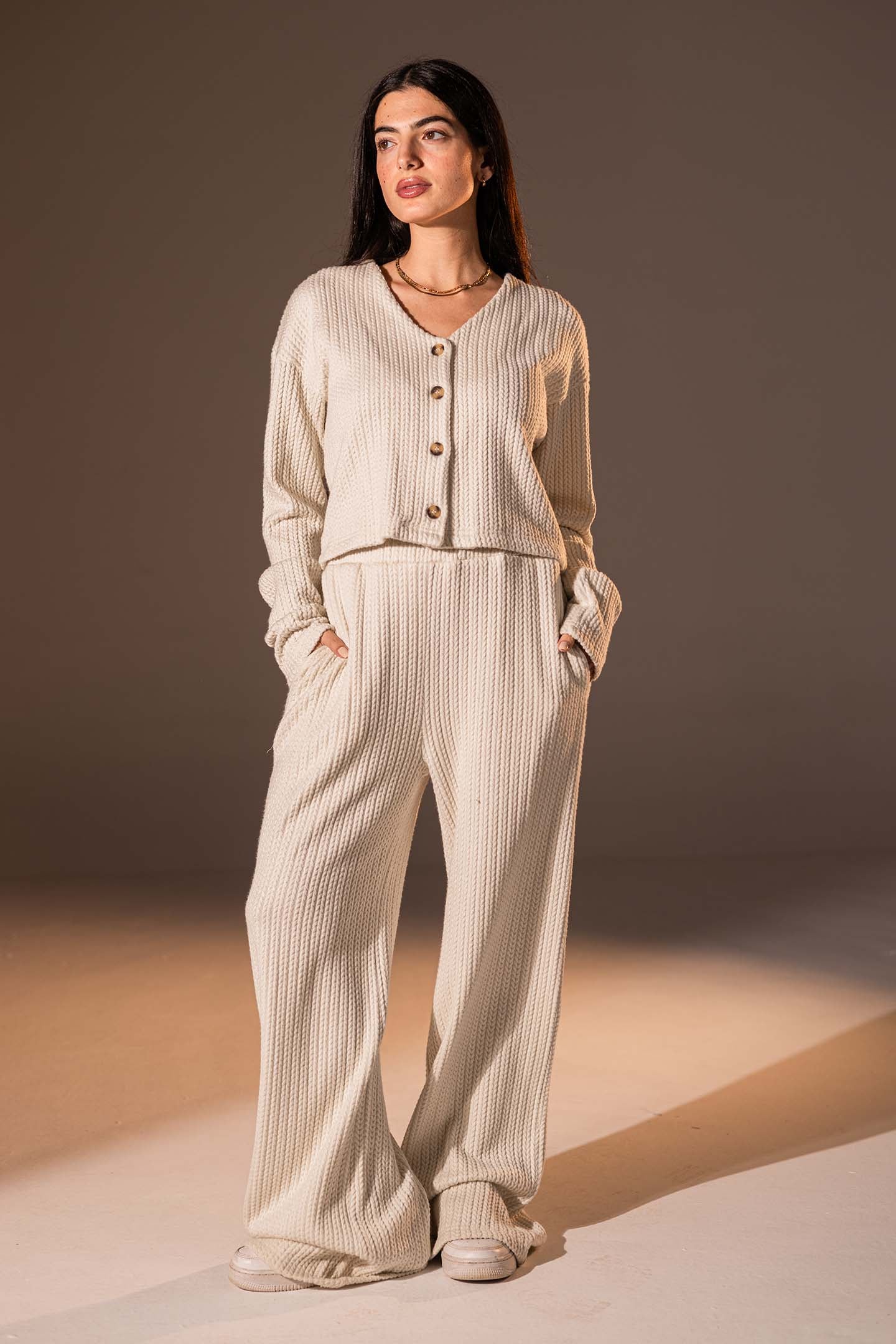 بنطال محبوك بلون الأوف وايت للاسترخاء