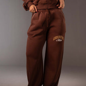 بنطال جوجر بني بطبعة جرافيك