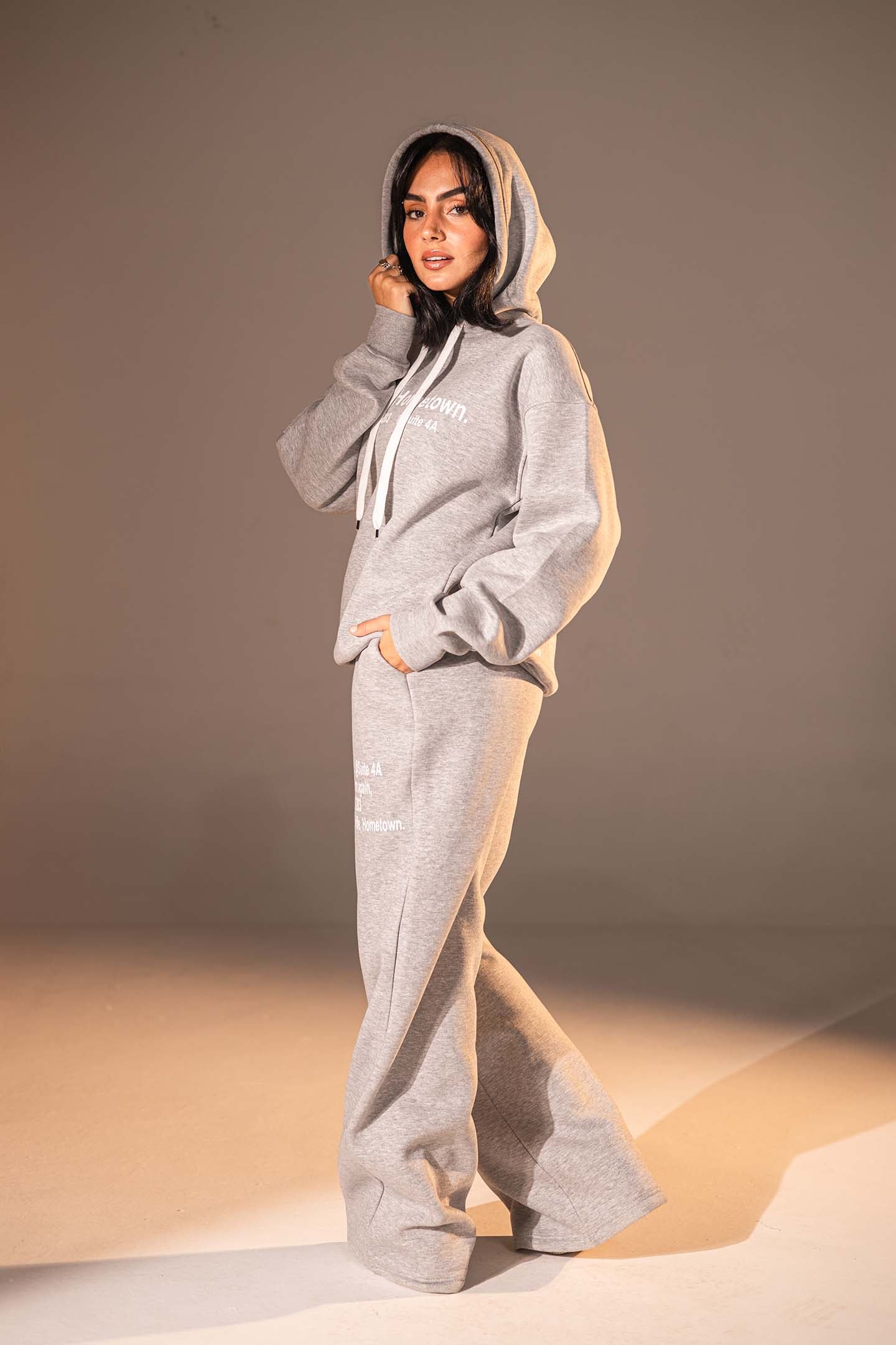 هودي بتصميم جرافيكي "Nashville Hometown" بلون الرمادي