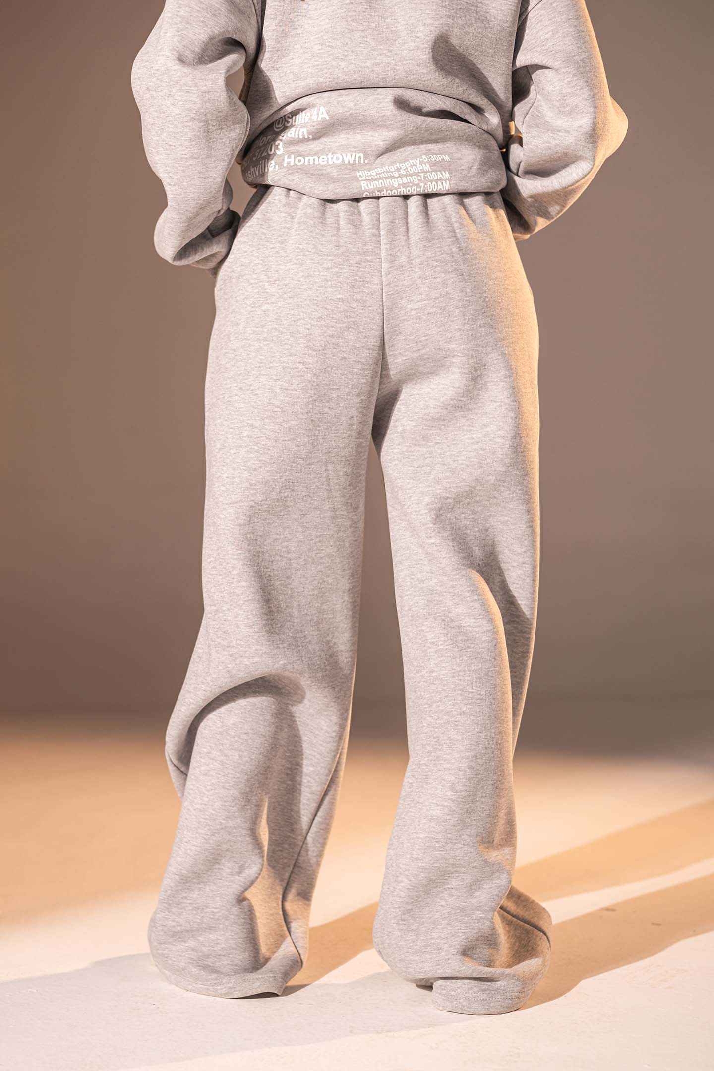 هودي بتصميم جرافيكي "Nashville Hometown" بلون الرمادي