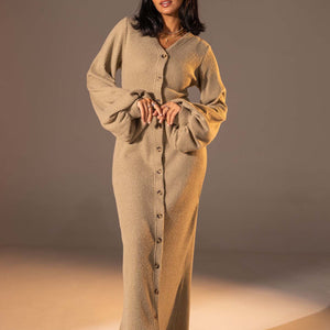 فستان ماكسي محبوك بأكمام منفوخة بلون القهوة