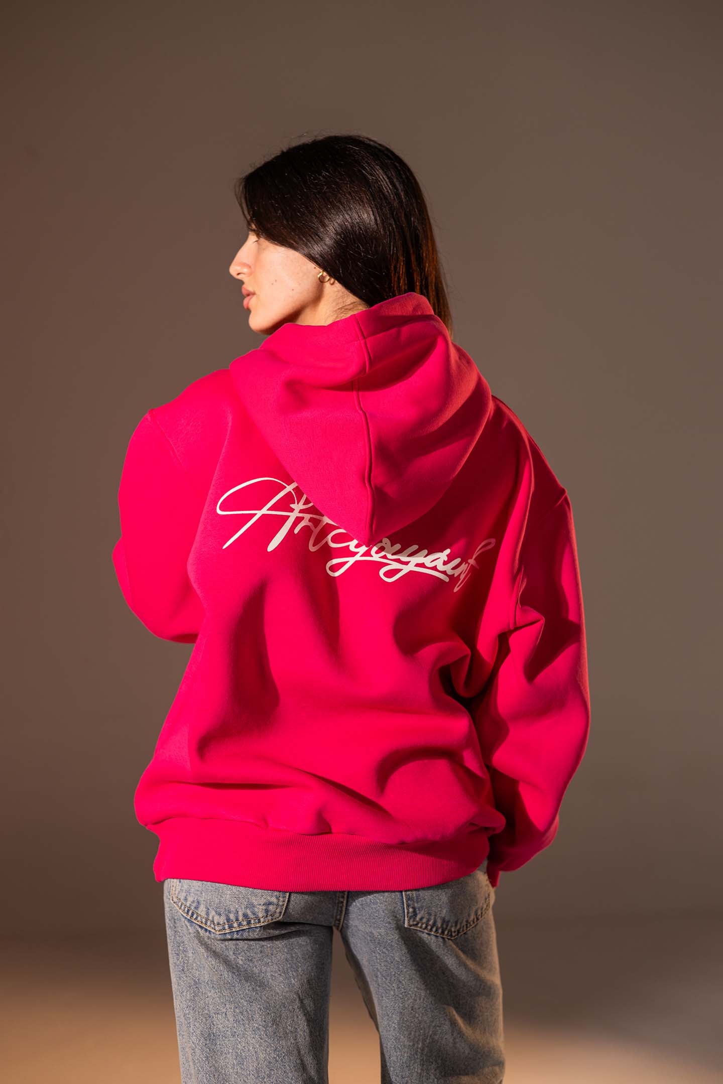 هودي واسع بطبعة تصميم بلون فوشيا زاهي