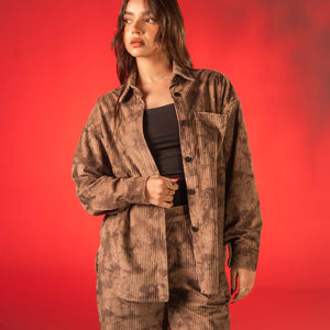 قميص مخمل مضلّع أوفر سايز بطبعة كاموفلاج – لون القهوة