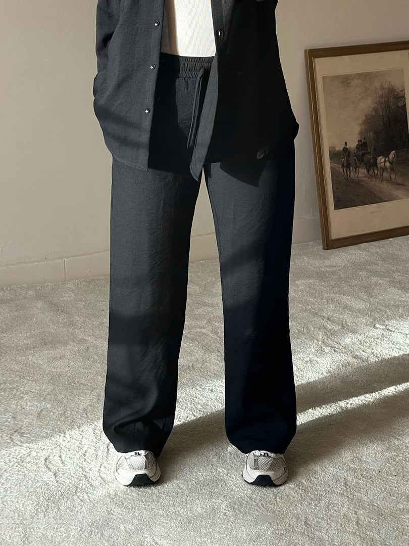 بنطال مريح من الكتان باللون الأسود