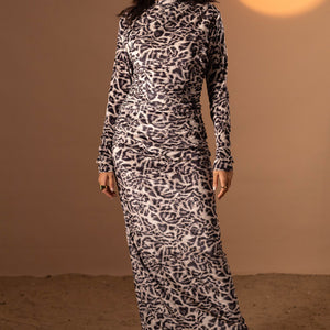 فستان شتوي بطبعة جلد النمر باللون الرمادي