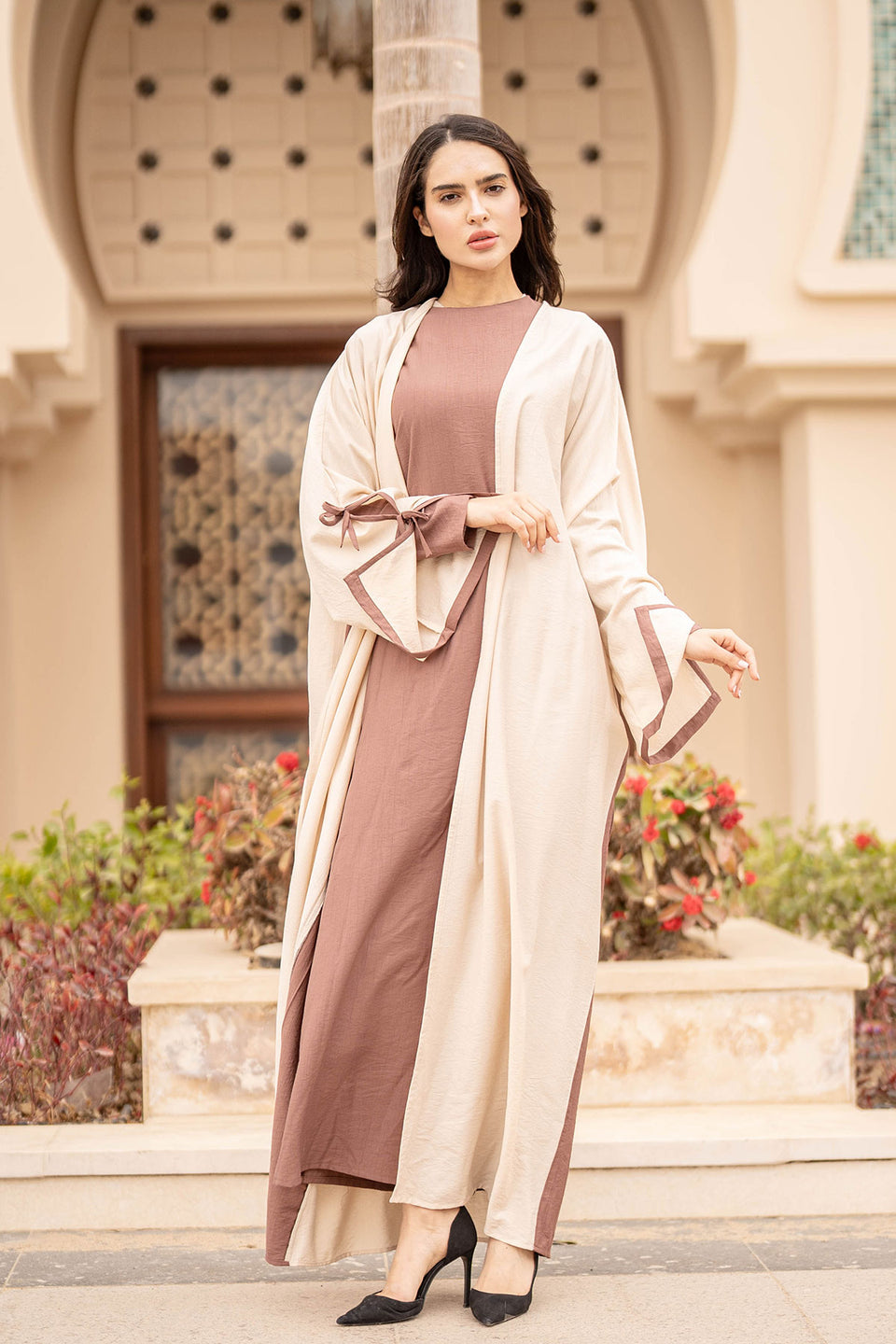 عباية رمضانية بيج بأكمام مربوطة