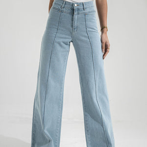 بنطلون جينز فاتح واسع الساق