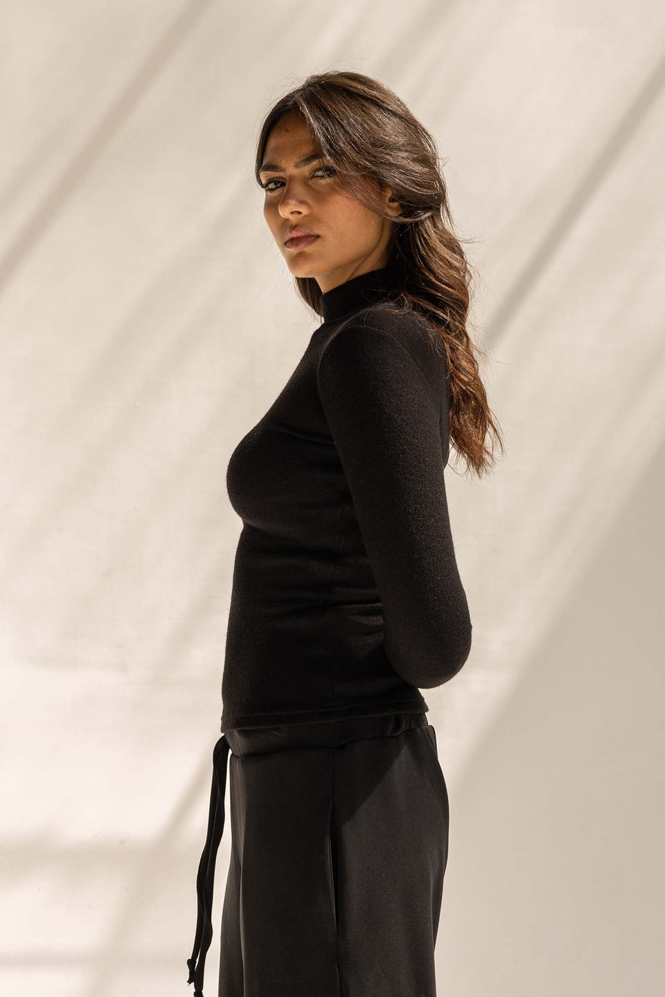 Black Wool Hand-Cover Sleeves High Neck Top