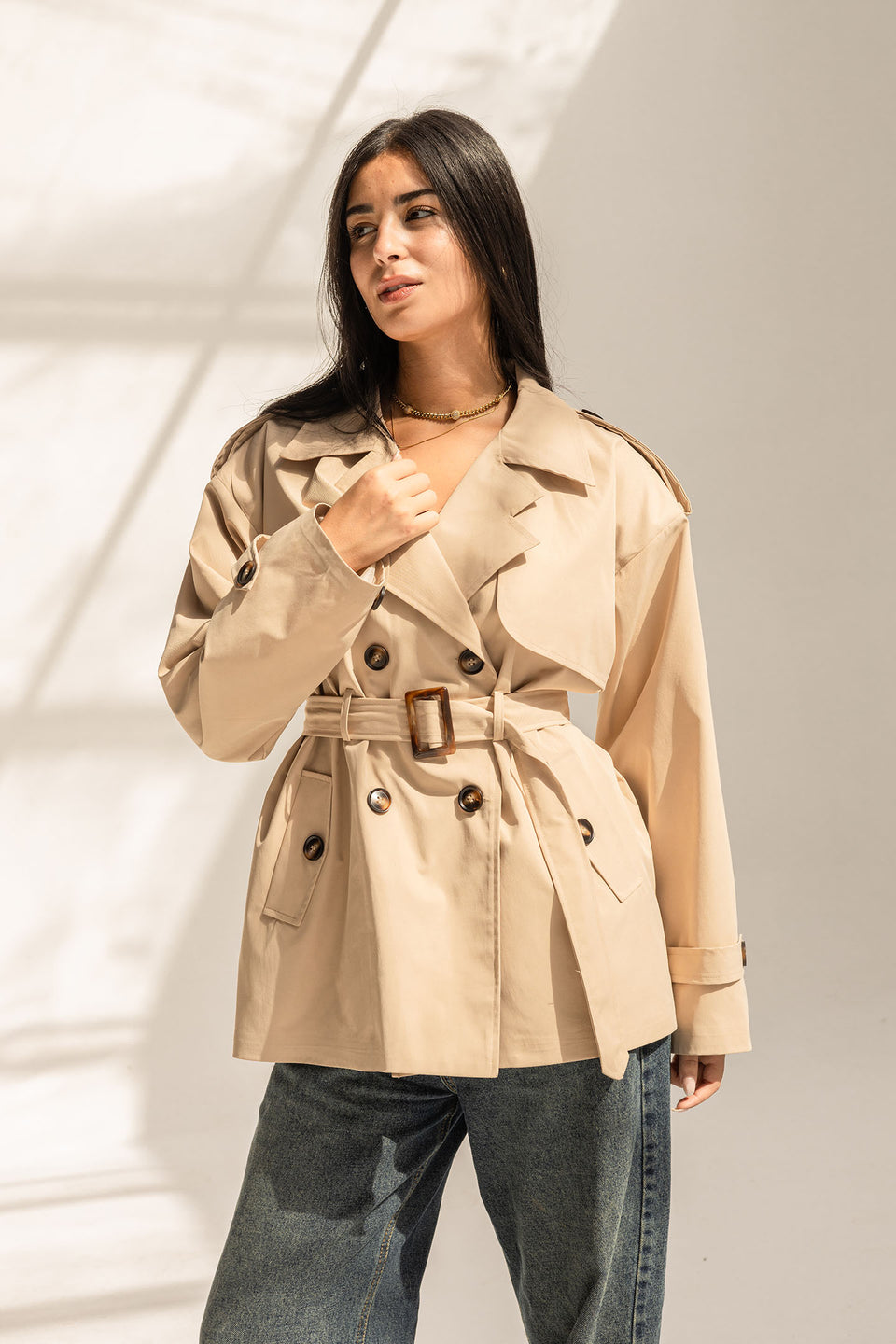 ترنش كوت قصير بحزام – بيج