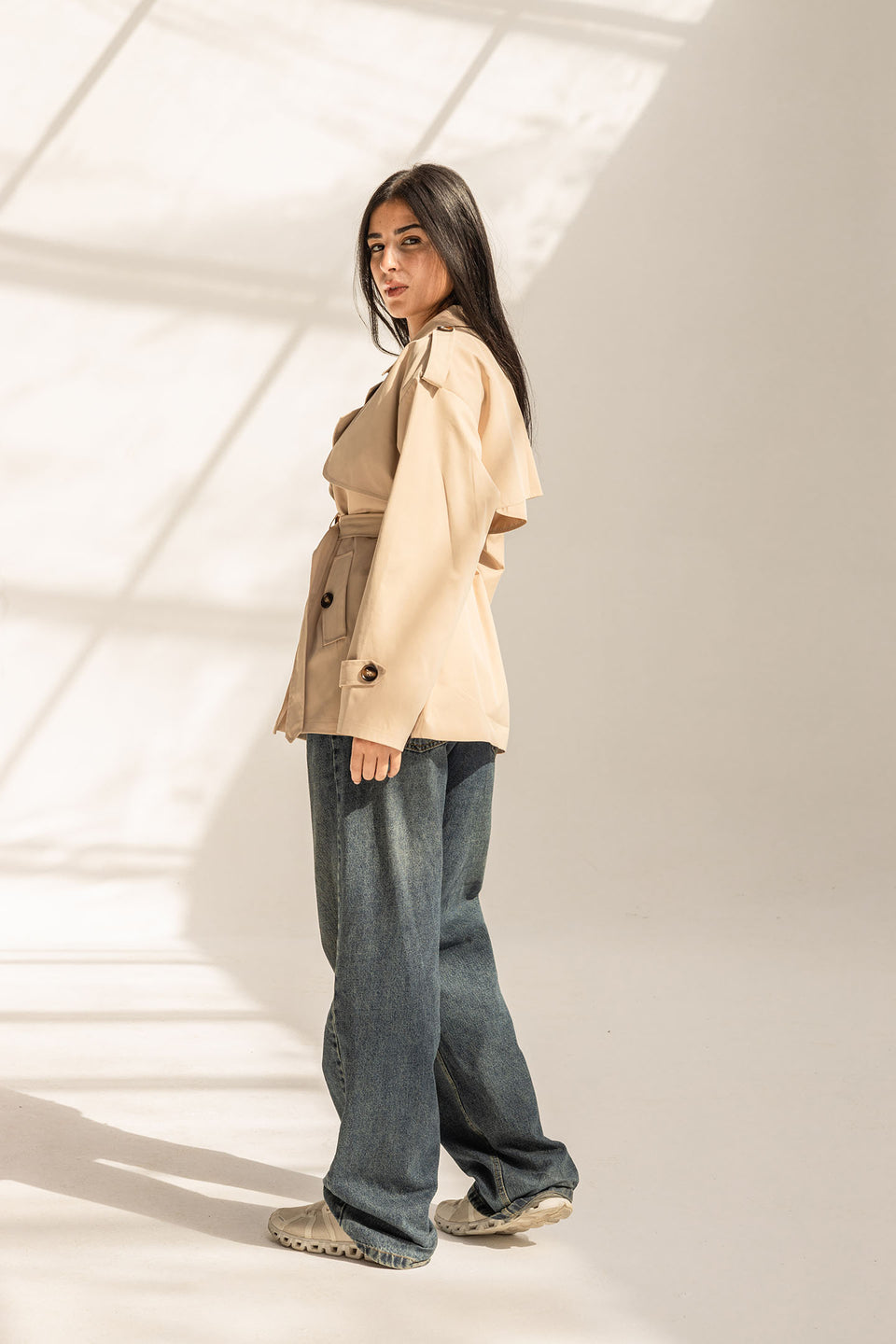 ترنش كوت قصير بحزام – بيج