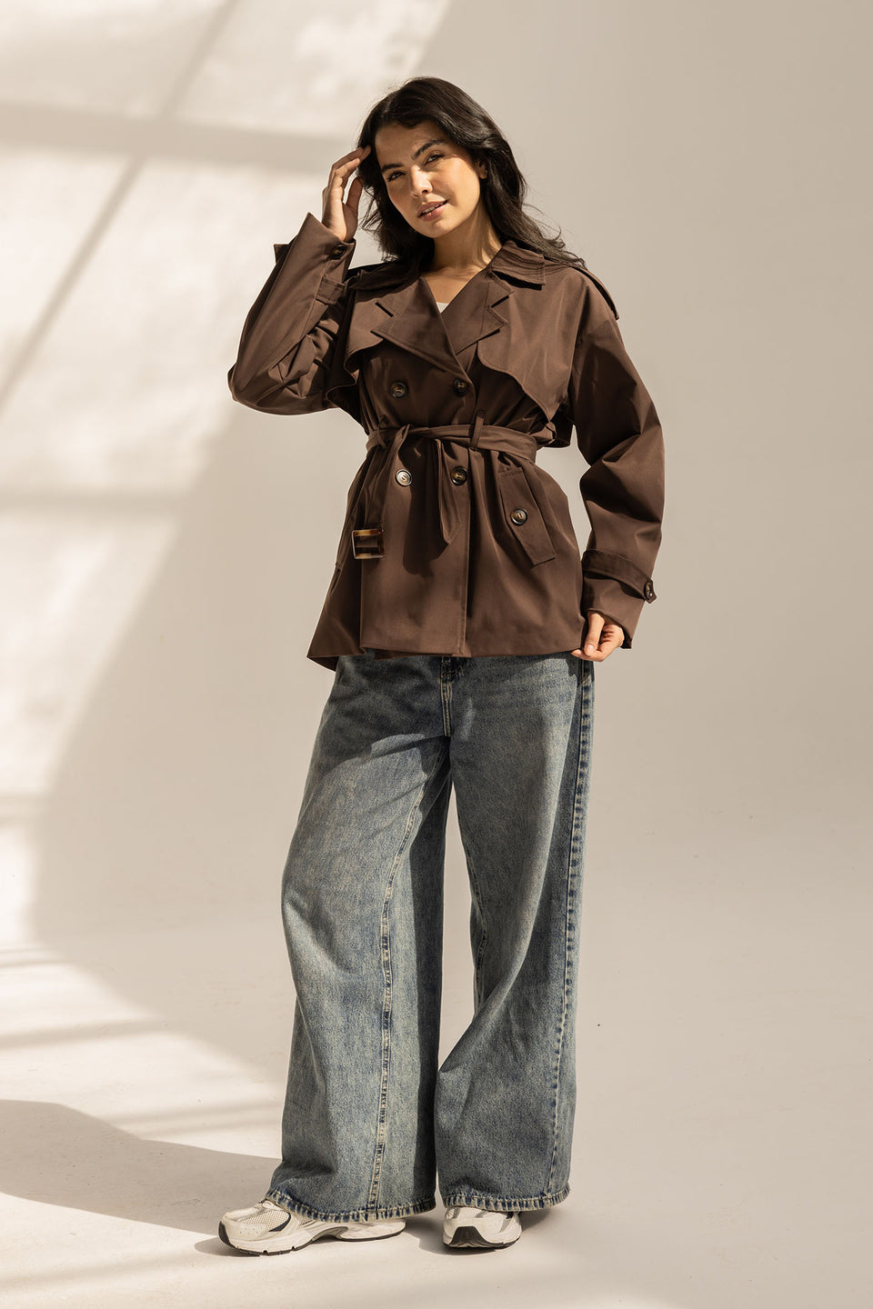 ترنش كوت قصير بحزام – بني