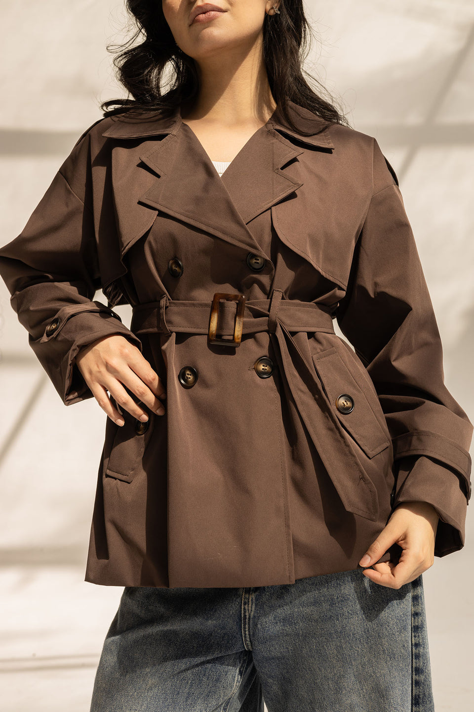 ترنش كوت قصير بحزام – بني