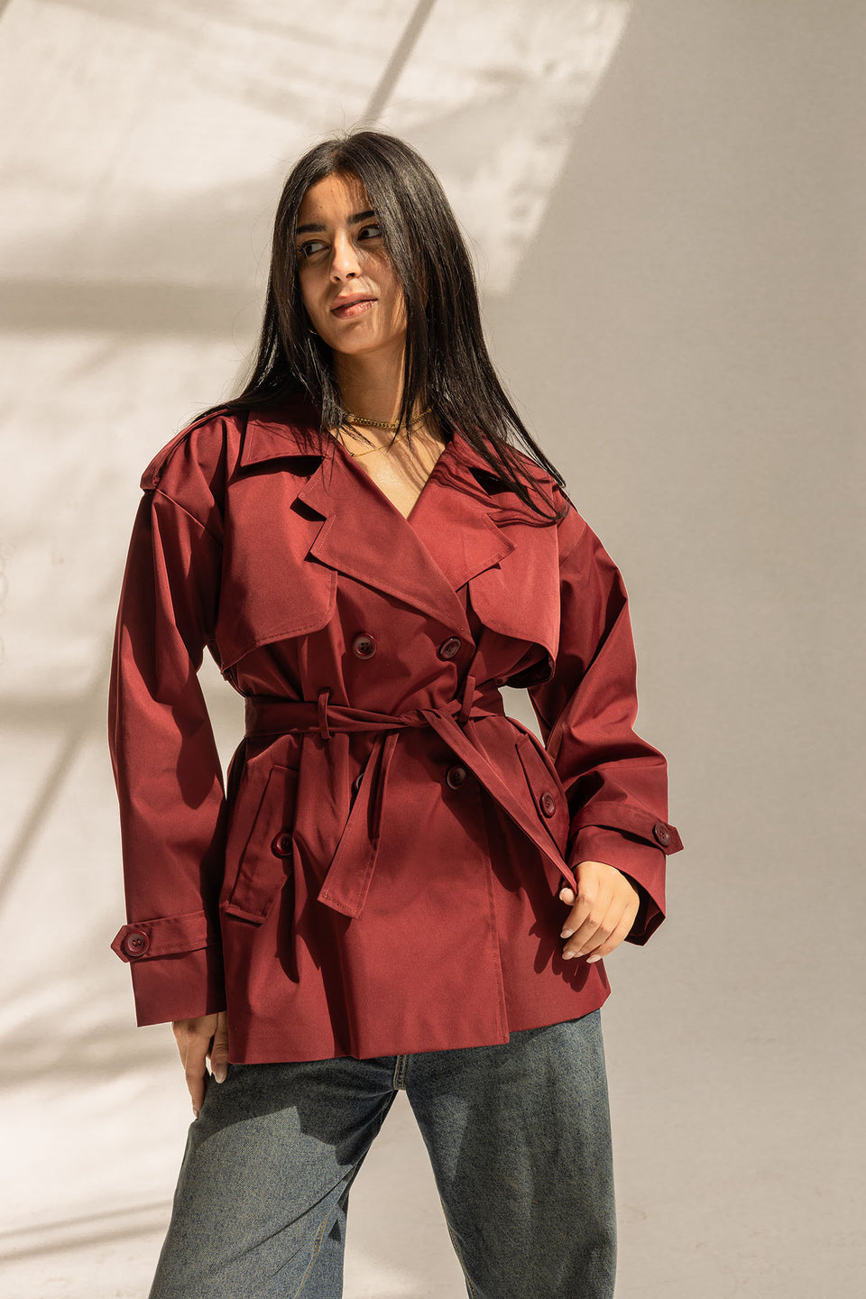 ترنش كوت قصير بحزام – أحمر داكن