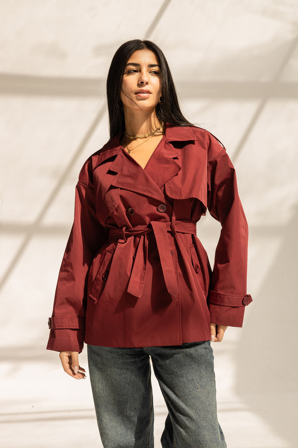 ترنش كوت قصير بحزام – أحمر داكن