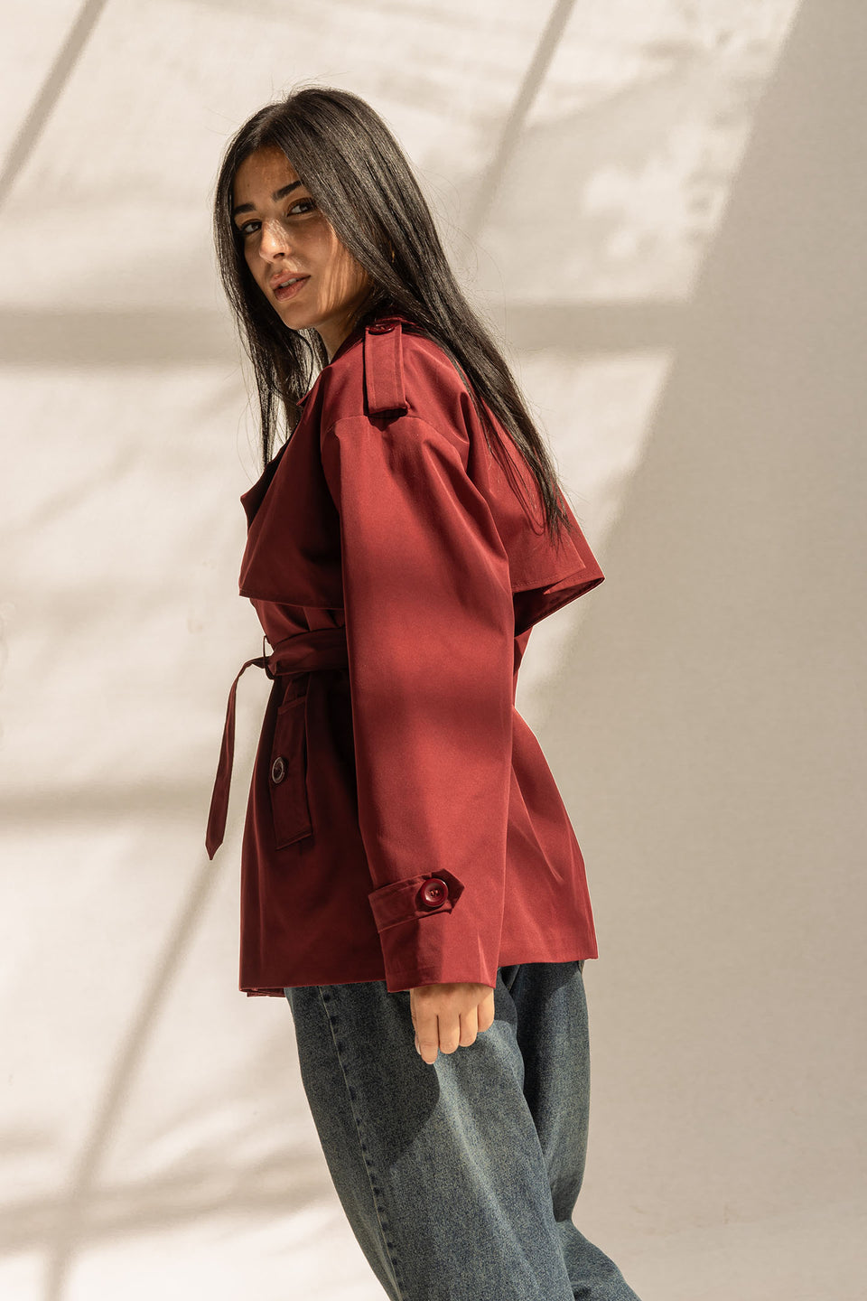 ترنش كوت قصير بحزام – أحمر داكن