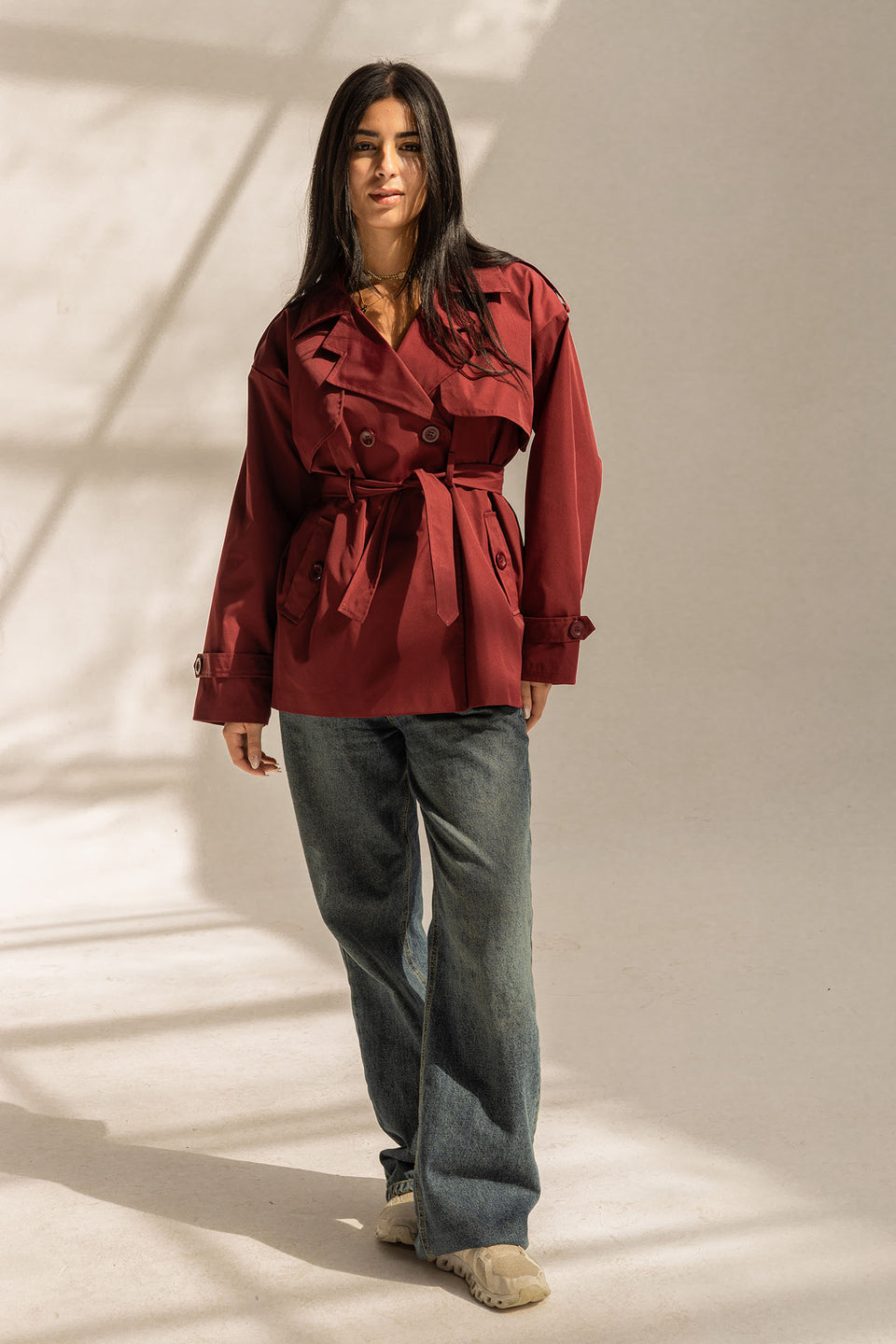 ترنش كوت قصير بحزام – أحمر داكن