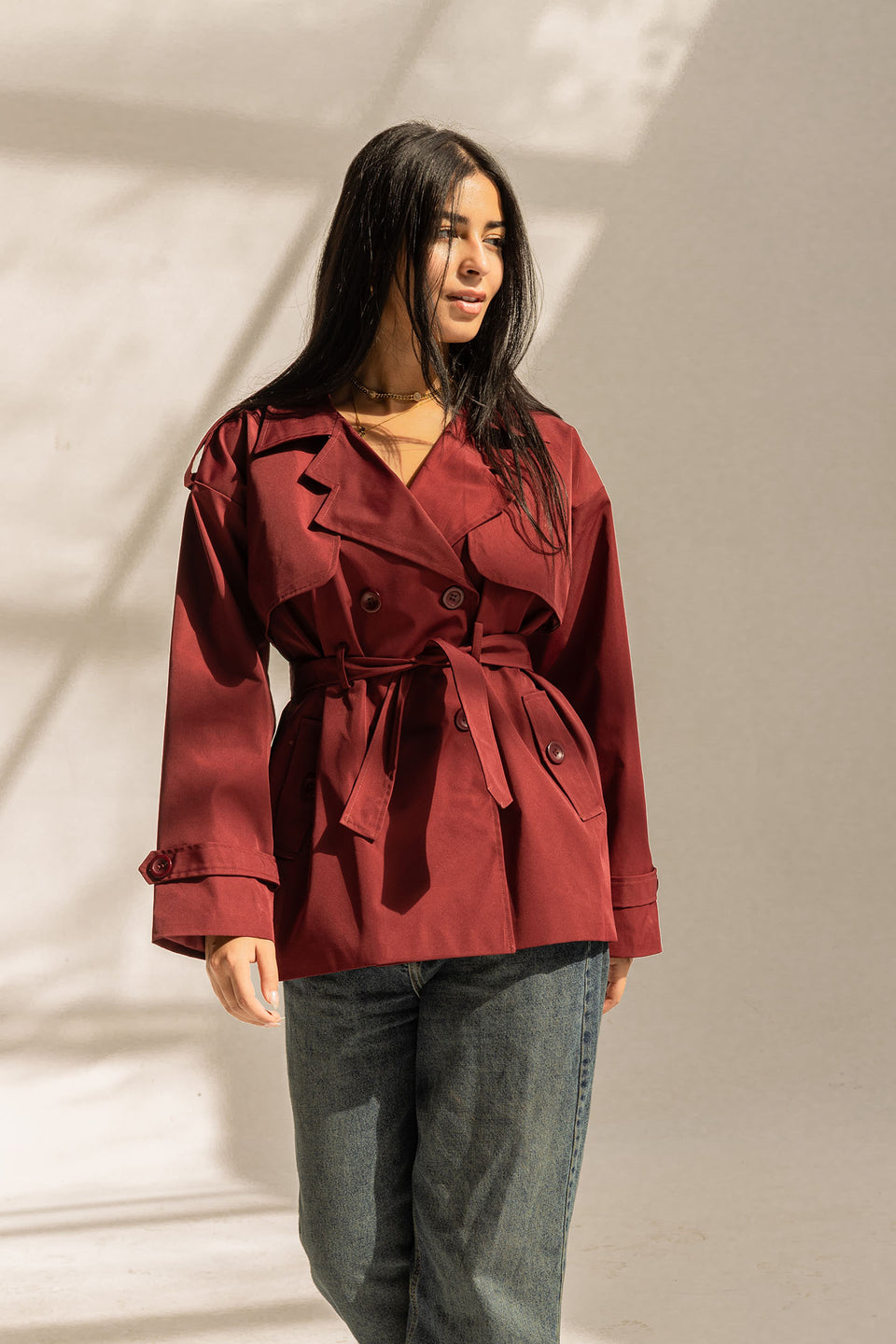 ترنش كوت قصير بحزام – أحمر داكن