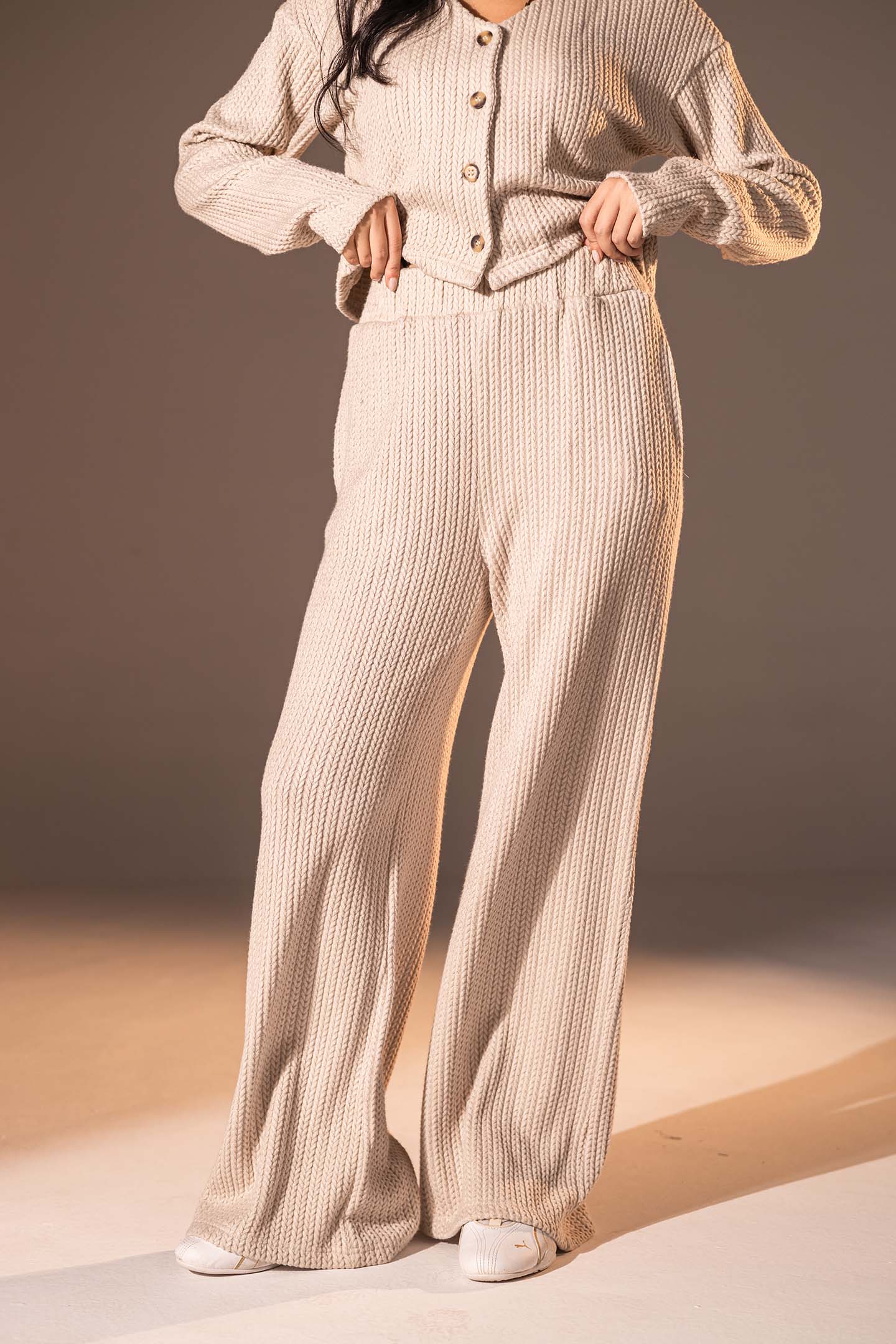 بنطال محبوك بلون البيج للاسترخاء