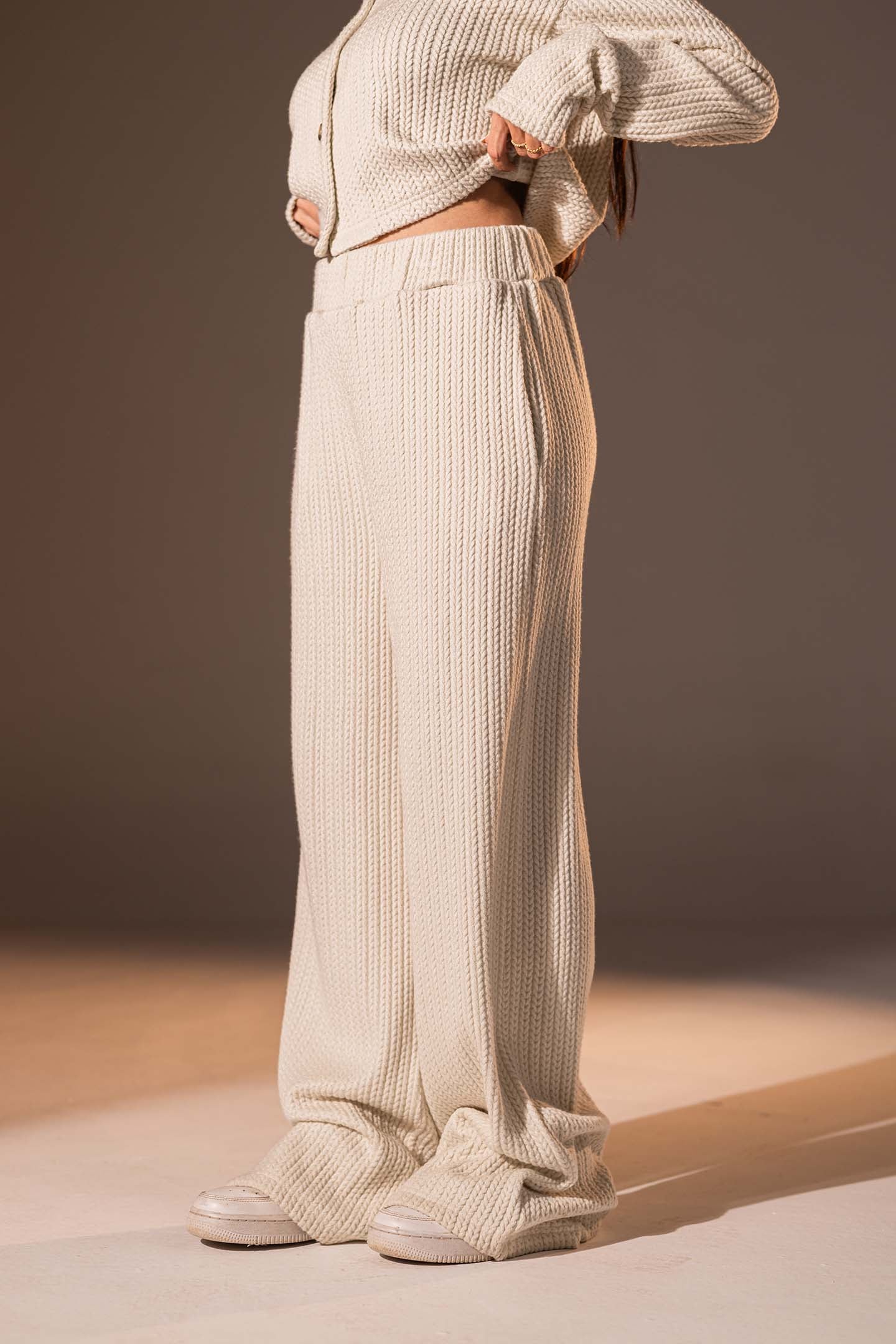 بنطال محبوك بلون الأوف وايت للاسترخاء