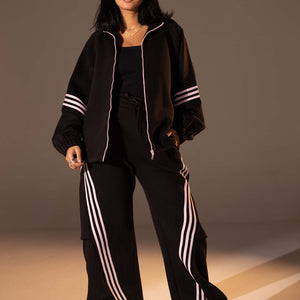 طقم رياضي مكون من قطعتين بقصّة واسعة بلون الأسود