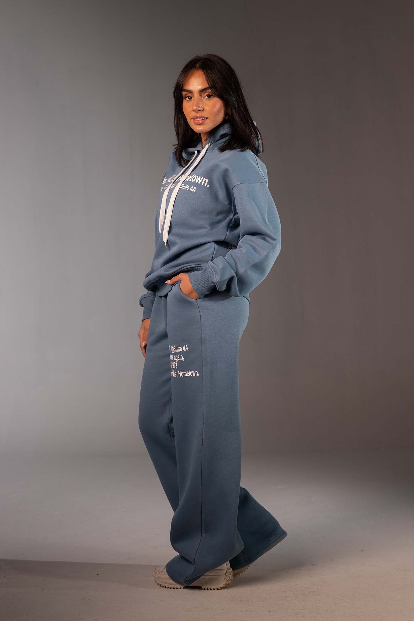 هودي أزرق بطبعة جرافيك ناشفيل