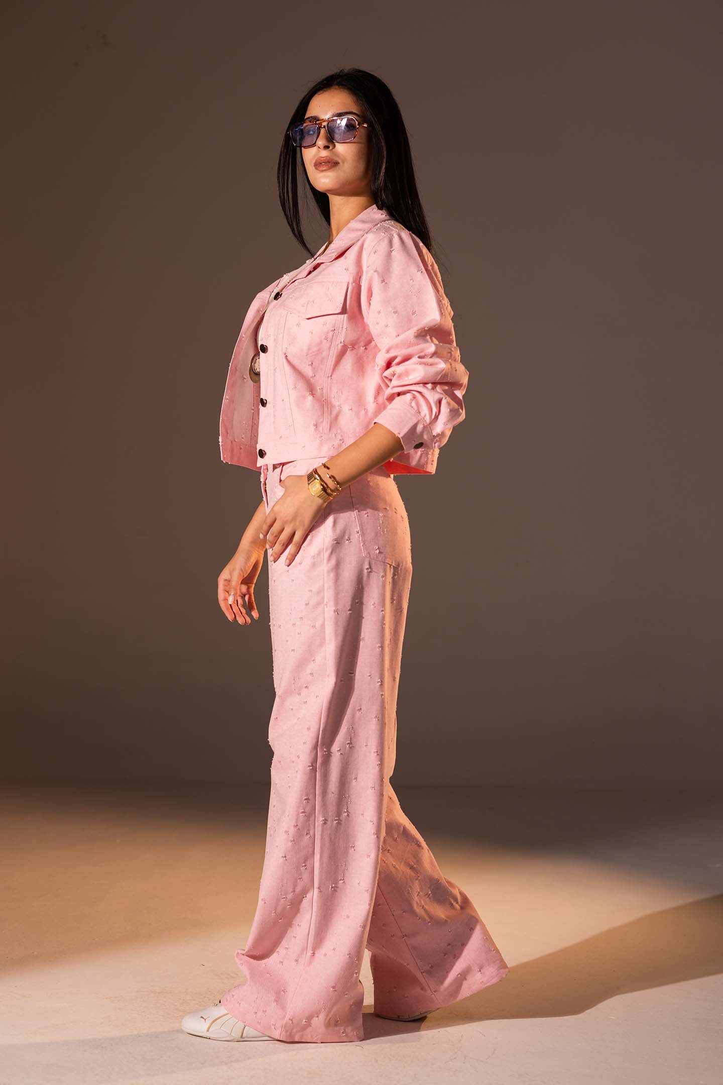 طقم دنيم مكوّن من قطعتين بلون الوردي الفاتح