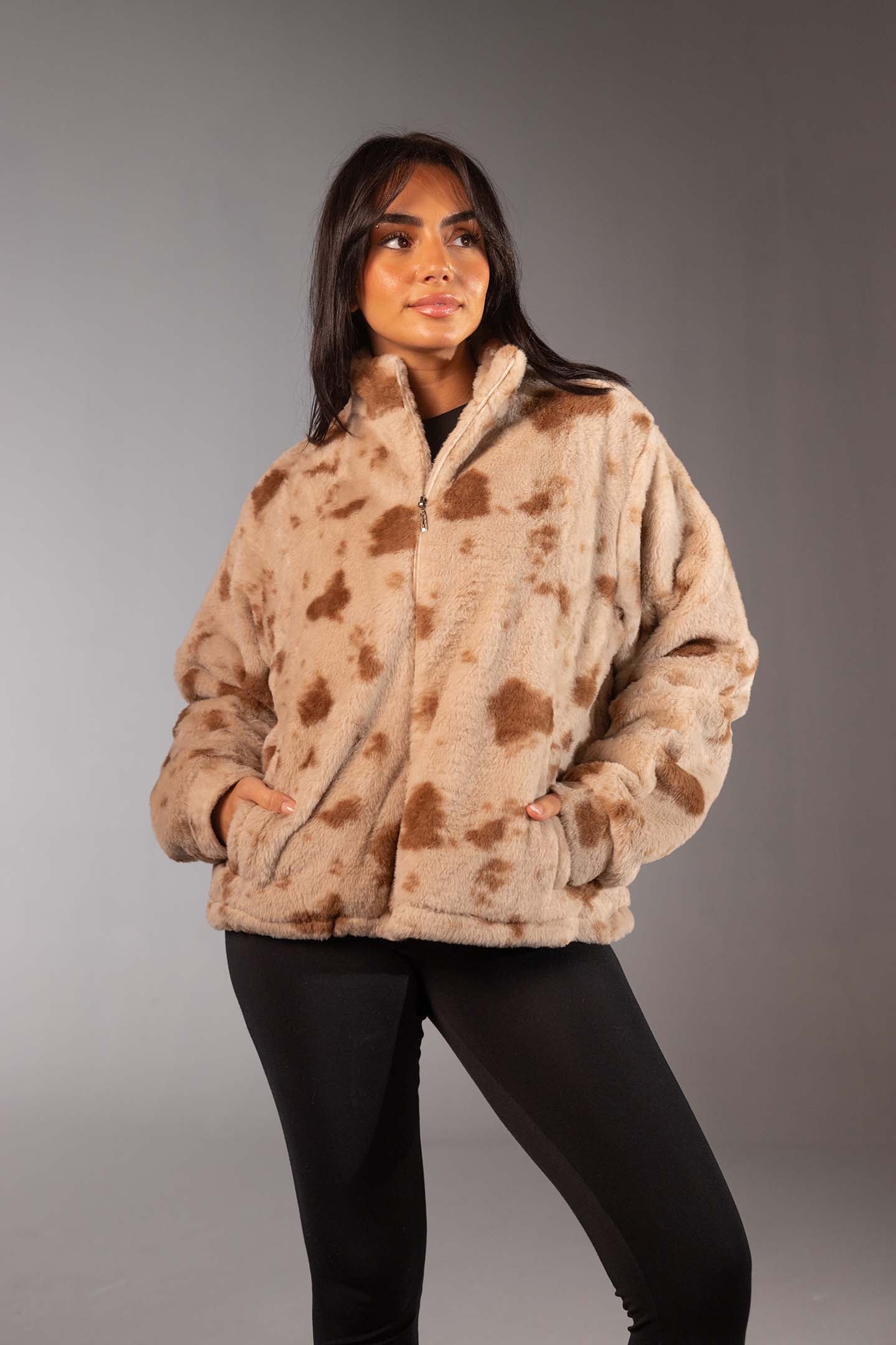 جاكيت فرو بيج بطبعة حيوانات