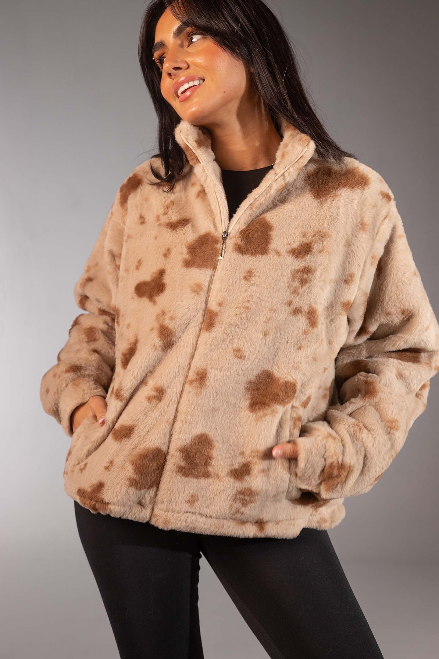 جاكيت فرو بيج بطبعة حيوانات