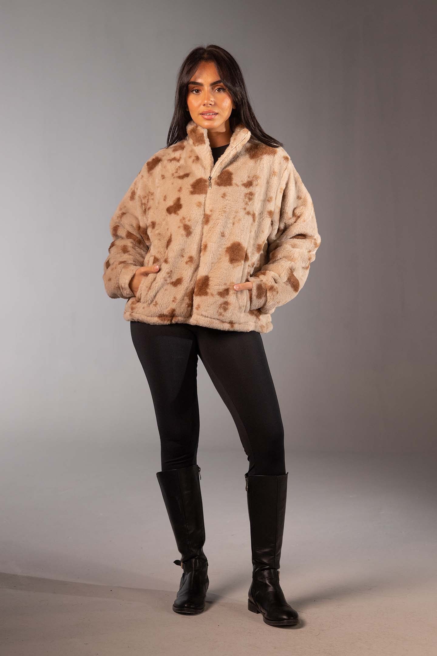 جاكيت فرو بيج بطبعة حيوانات