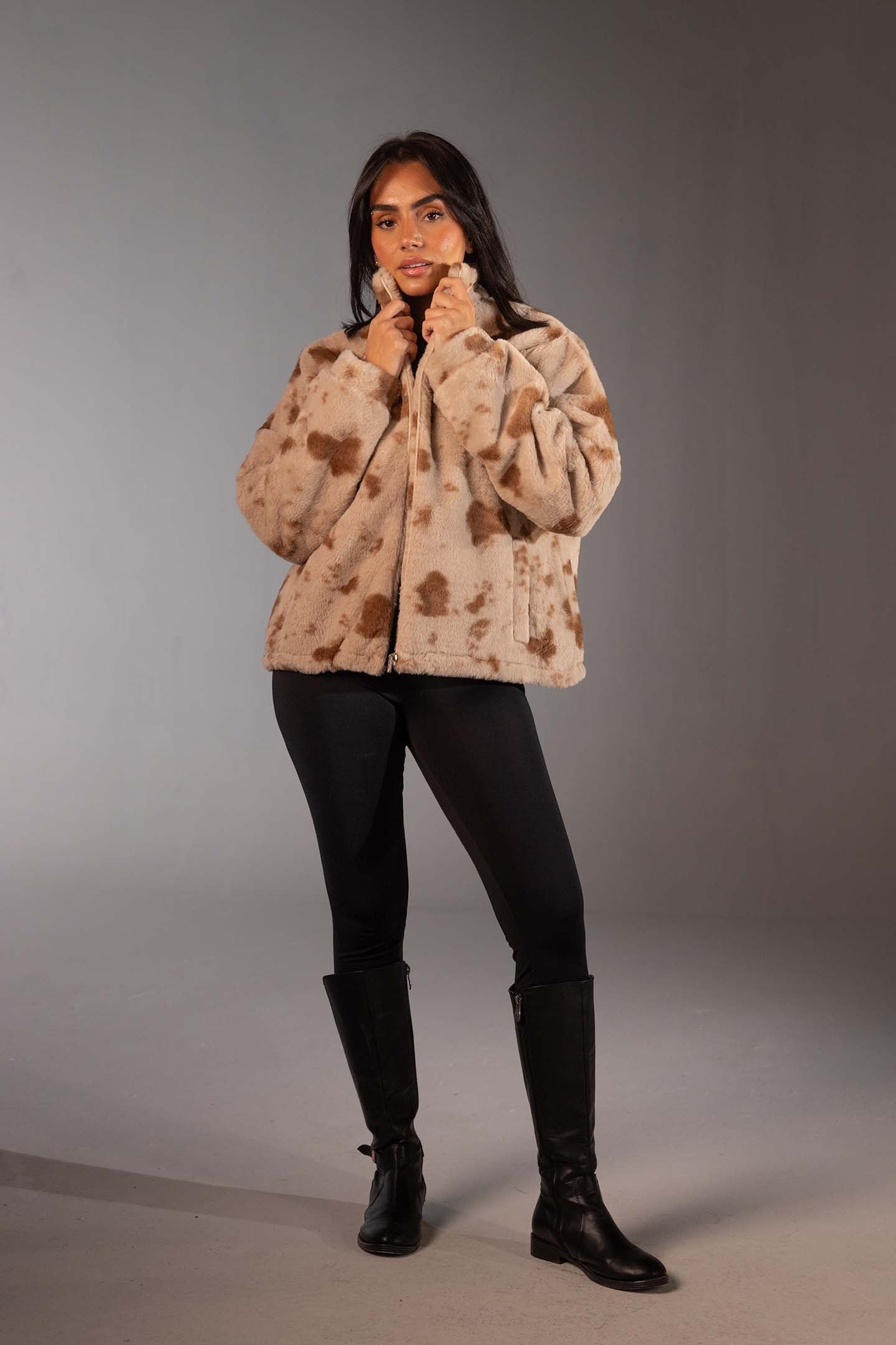 جاكيت فرو بيج بطبعة حيوانات