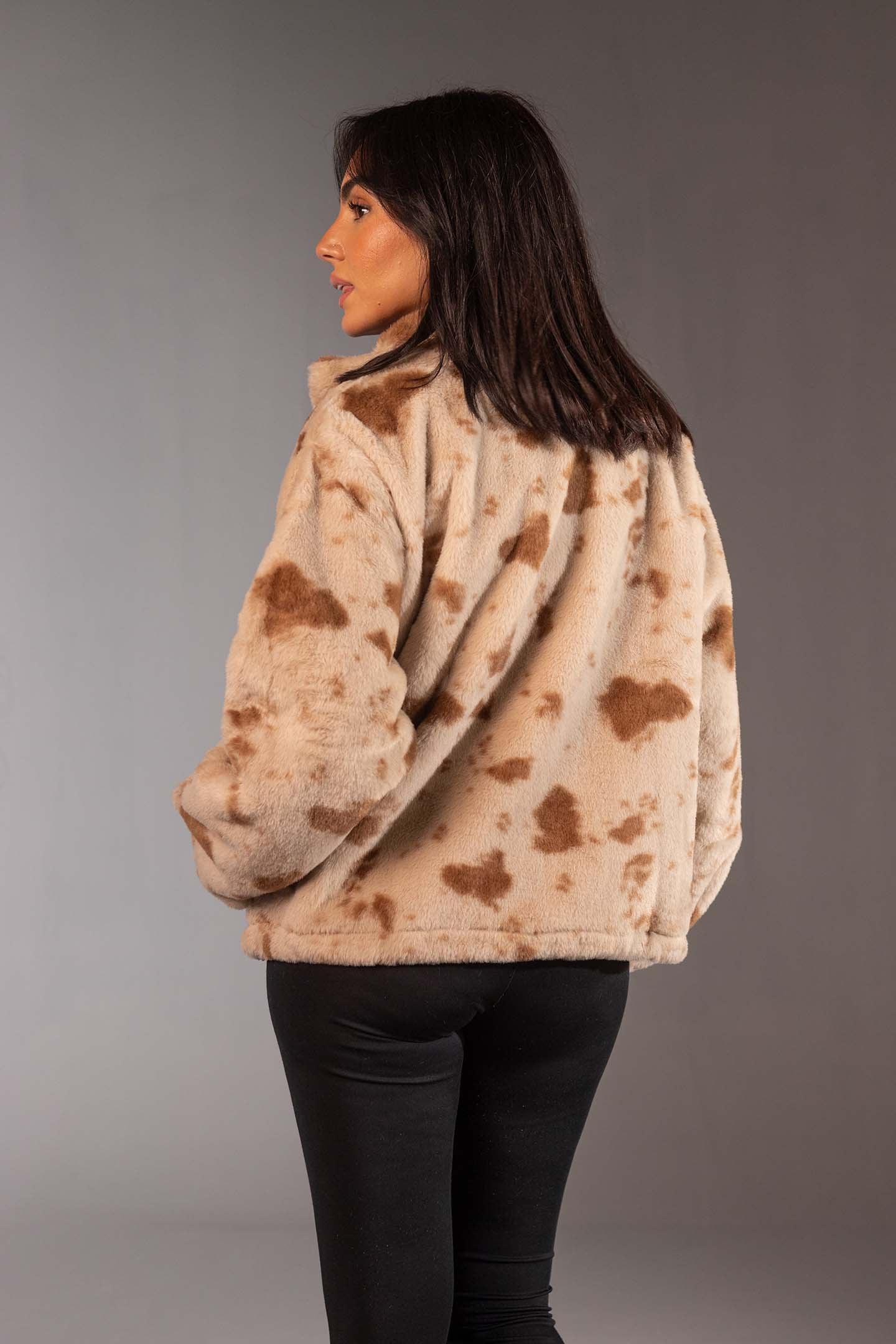 جاكيت فرو بيج بطبعة حيوانات