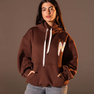 هودي واسع بطبعة تصميم بلون بني