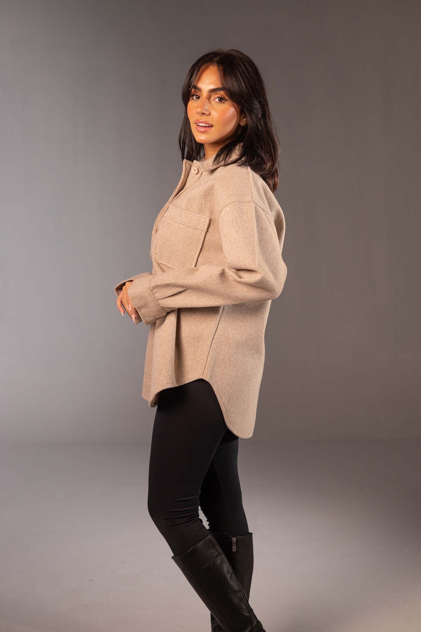 قميص صوف بلون القهوة بقَصّة مريحة