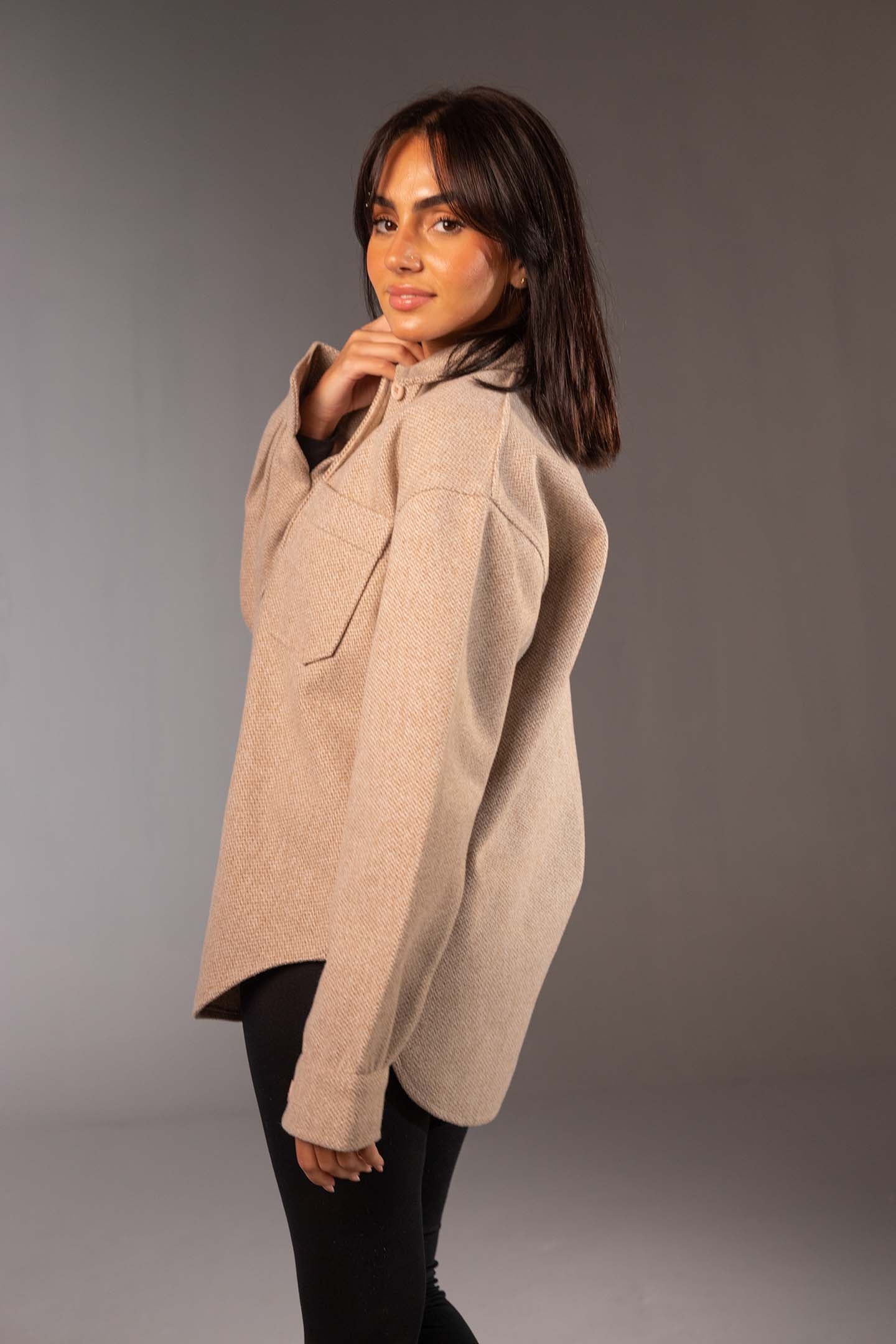 قميص صوف بلون القهوة بقَصّة مريحة